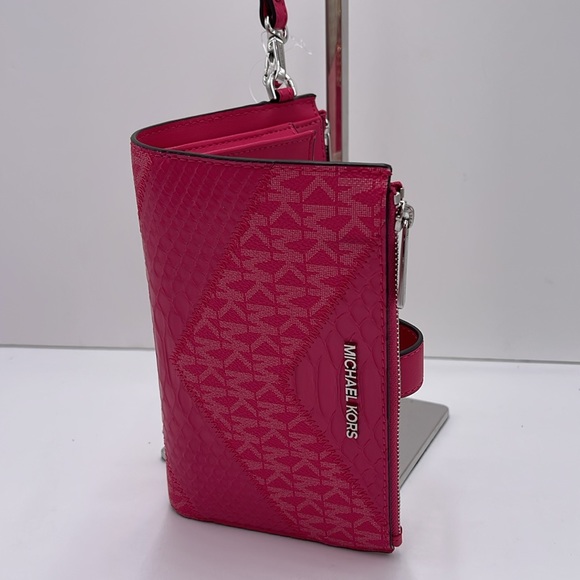 MICHAEL KORS JST LG DOUBLE ZIP WRISTLET WALLET PHONE HOLDER
ELECTRIC PINK - Picture 10 of 16